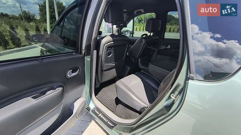Минивэн Renault Megane Scenic 2005 в Золочеве