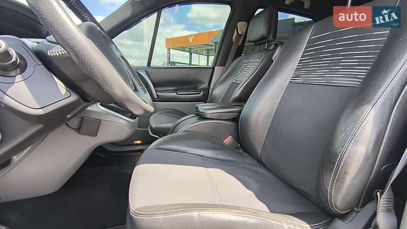 Минивэн Renault Megane Scenic 2005 в Золочеве