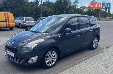 Минивэн Renault Megane Scenic 2010 в 