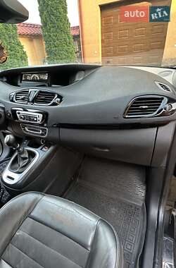 Минивэн Renault Megane Scenic 2012 в 