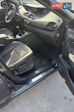 Минивэн Renault Megane Scenic 2011 в 