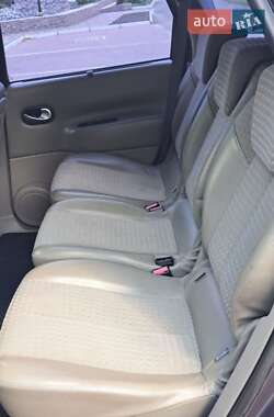 Минивэн Renault Megane Scenic 2004 в 