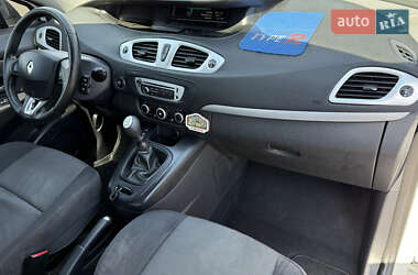 Минивэн Renault Megane Scenic 2014 в 