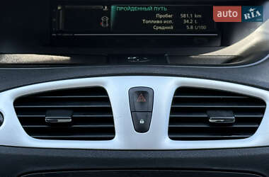Минивэн Renault Megane Scenic 2014 в 