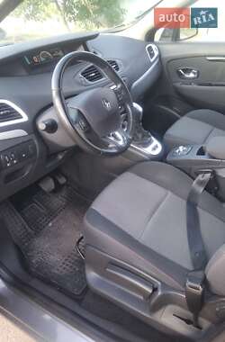 Минивэн Renault Megane Scenic 2014 в 