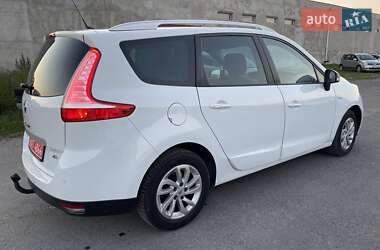Минивэн Renault Megane Scenic 2015 в 