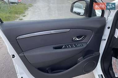 Минивэн Renault Megane Scenic 2015 в 