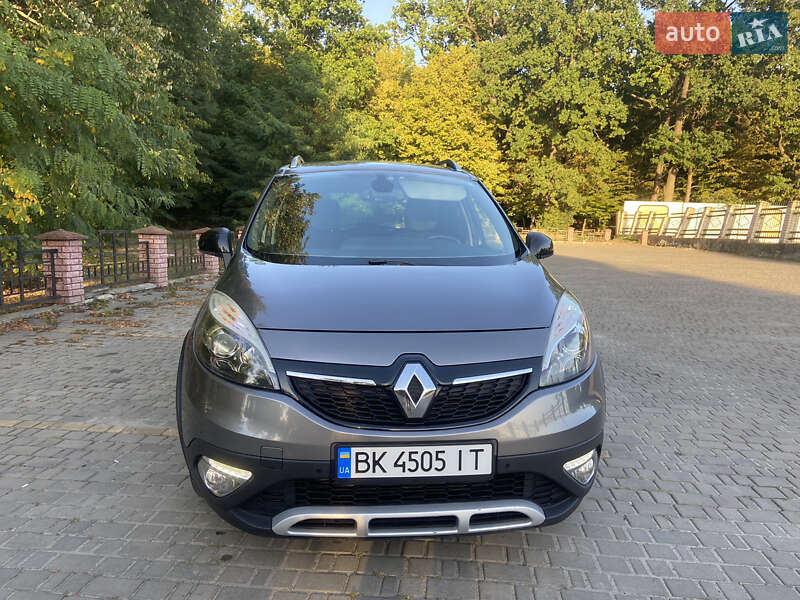 Минивэн Renault Megane Scenic 2013 в 
