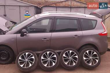 Минивэн Renault Megane Scenic 2016 в 