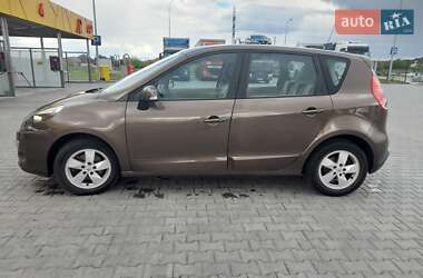 Минивэн Renault Megane Scenic 2011 в 