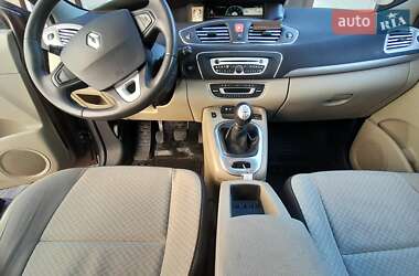 Минивэн Renault Megane Scenic 2011 в 