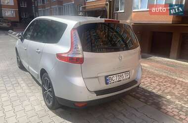 Минивэн Renault Megane Scenic 2011 в 