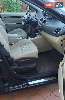Минивэн Renault Megane Scenic 2015 в 