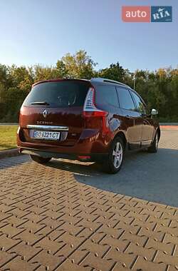 Минивэн Renault Megane Scenic 2013 в 