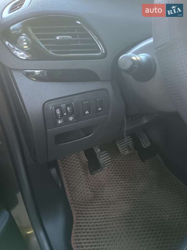 Мінівен Renault Megane Scenic 2013 в Лохвиці