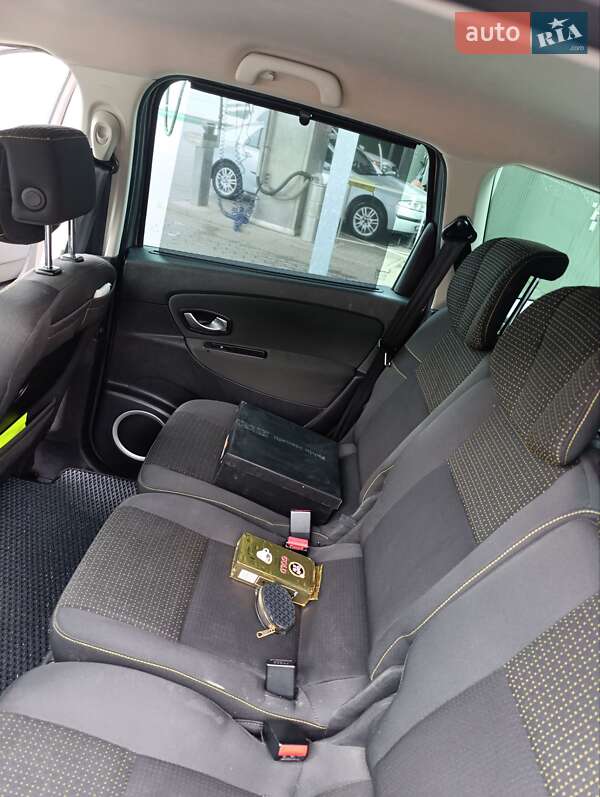 Минивэн Renault Megane Scenic 2009 в Владимире