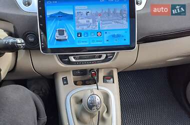 Минивэн Renault Megane Scenic 2010 в 