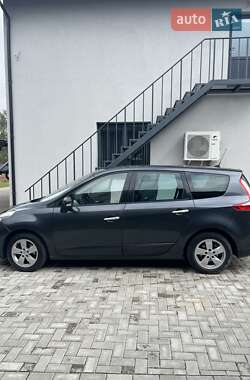 Минивэн Renault Megane Scenic 2011 в 