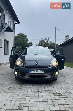 Минивэн Renault Megane Scenic 2011 в 