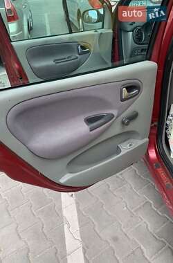 Минивэн Renault Megane Scenic 2002 в 