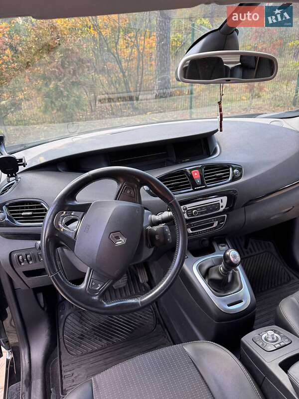 Минивэн Renault Megane Scenic 2012 в Коцюбинском