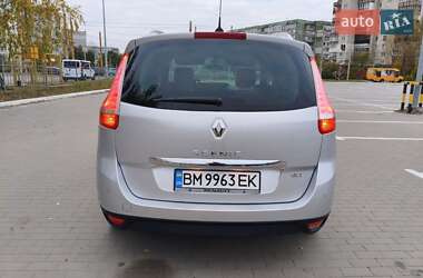 Минивэн Renault Megane Scenic 2014 в 