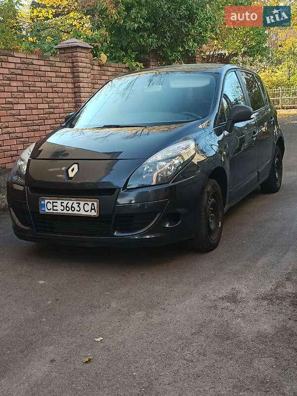 Мінівен Renault Megane Scenic 2010 в  фото Мінівен Renault Megane Scenic 2010 в