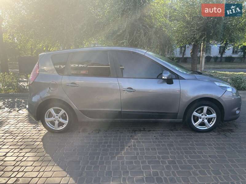 Минивэн Renault Megane Scenic 2009 в Кривом Роге