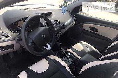 Хетчбек Renault Megane 2010 в 