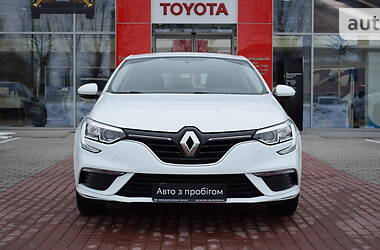 Хэтчбек Renault Megane 2016 в 