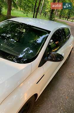 Хэтчбек Renault Megane 2016 в 