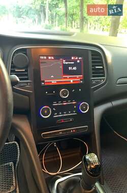 Хэтчбек Renault Megane 2016 в 