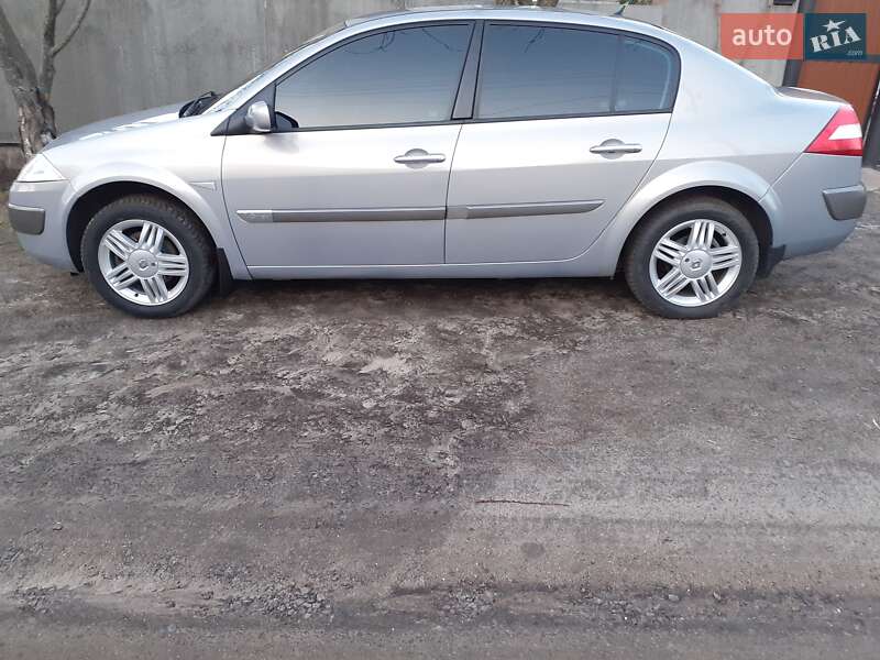 Седан Renault Megane 2004 в Ахтырке