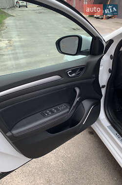 Седан Renault Megane 2016 в 