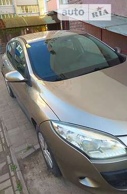 Хэтчбек Renault Megane 2010 в 