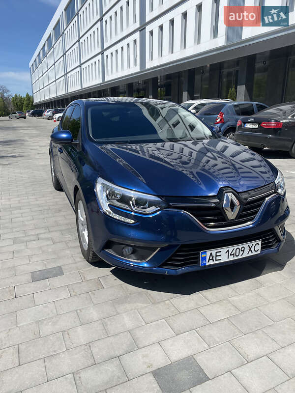 Хэтчбек Renault Megane 2016 в 