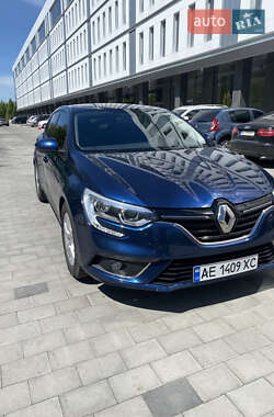 Хэтчбек Renault Megane 2016 в 