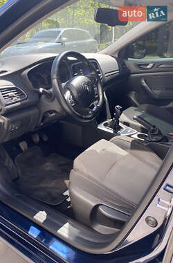 Хэтчбек Renault Megane 2016 в 