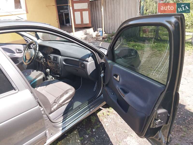 Седан Renault Megane 2003 в Шостке