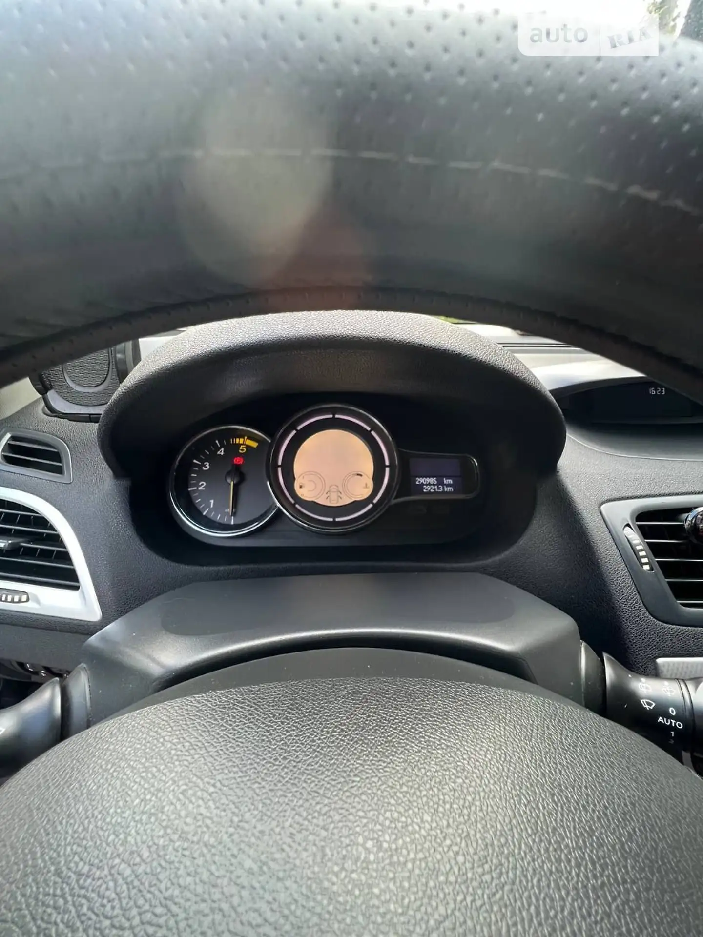 2010 Renault Megane - мініатюра 36