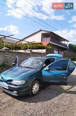 Седан Renault Megane 1997 в Иршаве