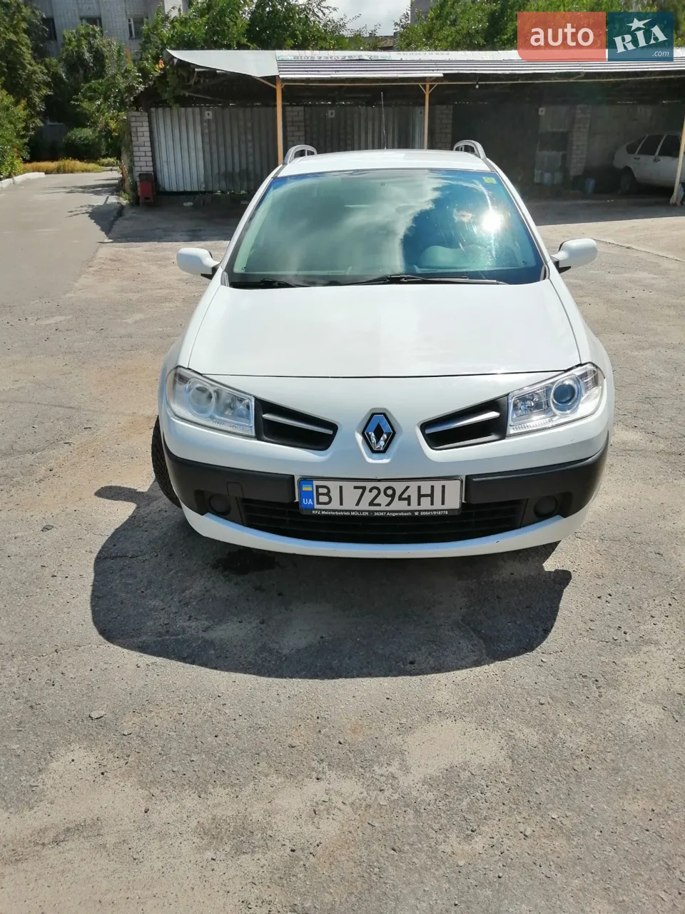 Рено меган 2 в хорошем состоянии, двигатель 1.6 масло от замены до замены, машина 2 год как програна в Украину, машина приблизительно 10000 как проехала по Украине, больше времени стоит. Коробка автомат, за дополнительной информацией звоните отвечу в телефон. Контакт. Телефон Геннадий