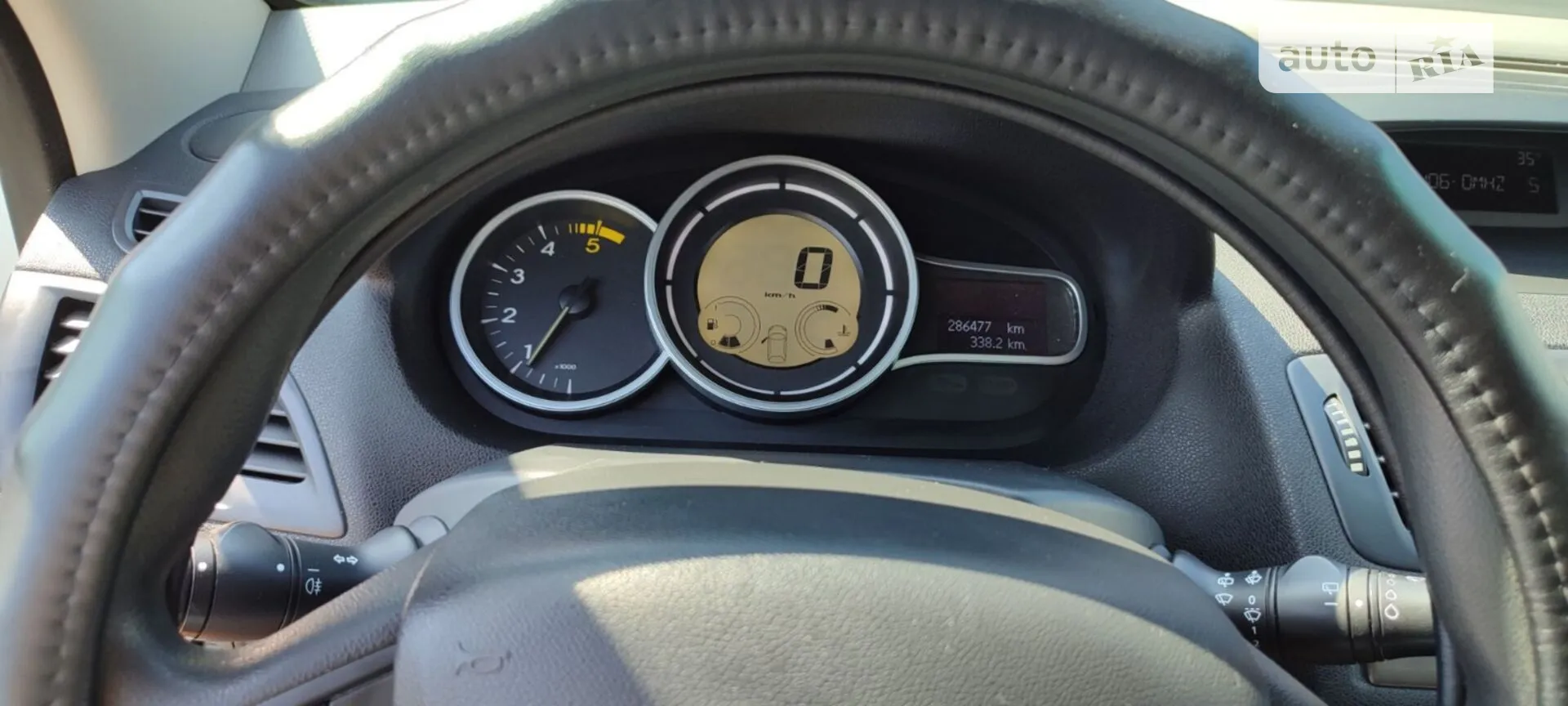 2010 Renault Megane - мініатюра 13
