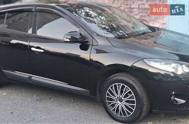 Хэтчбек Renault Megane 2011 в 