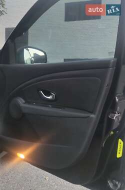 Хэтчбек Renault Megane 2011 в 