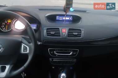 Хэтчбек Renault Megane 2011 в 