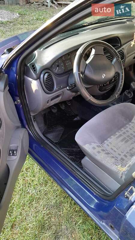 Седан Renault Megane 2000 в Кременце