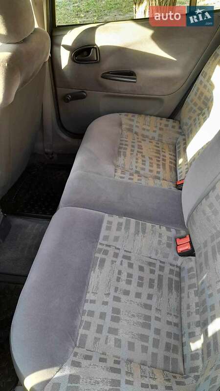 Седан Renault Megane 2000 в Кременце