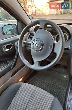 Хэтчбек Renault Megane 2003 в 