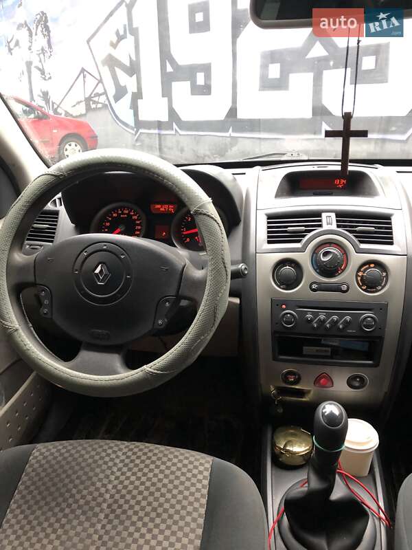Седан Renault Megane 2003 в Харькове фото 3 Седан Renault Megane 2003 в Харькове
